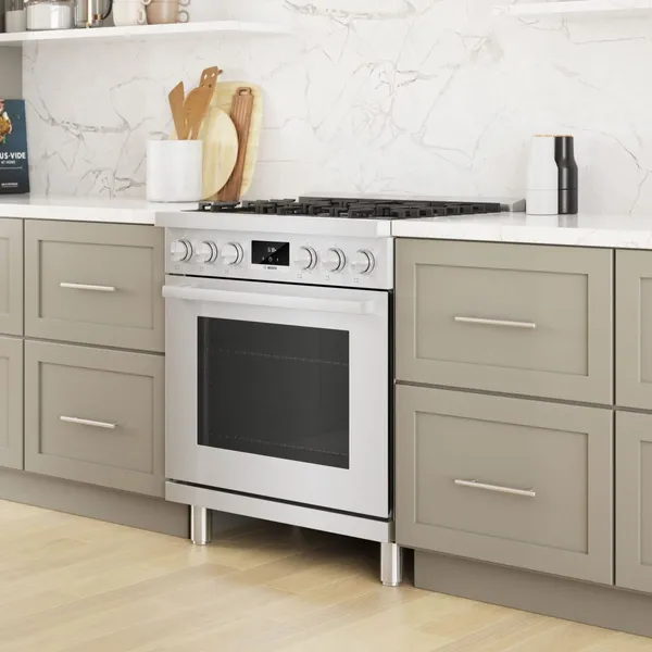 The Bosch 800 Series HGS8055UC range in a kitchen 