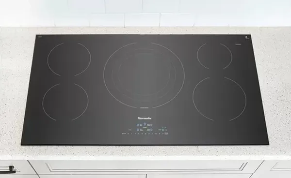 Overhead look at the Thermador Masterpiece CIT365YB cooktop 