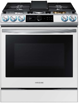 Front view of the Samsung Bespoke NX60BB871112 gas range 