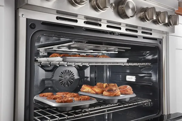 Various items shown inside the KitchenAid KFDC506JSS range oven 