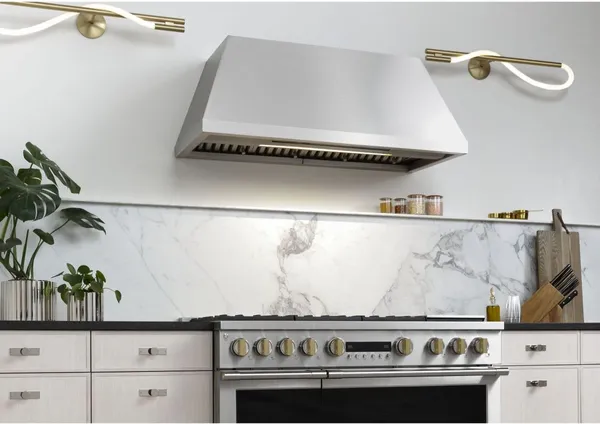 The Monogram ZDP486NDTSS range featured in a luxury kitchen 