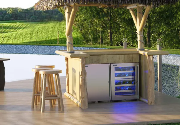 The Perlick Signature Series HH24RO-4-2L refrigerator featured in an alfresco kitchen 
