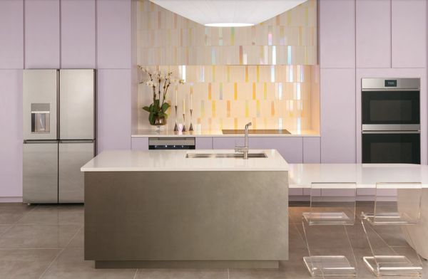Modern high-end appliances in an ultra-contemporary kitchen 