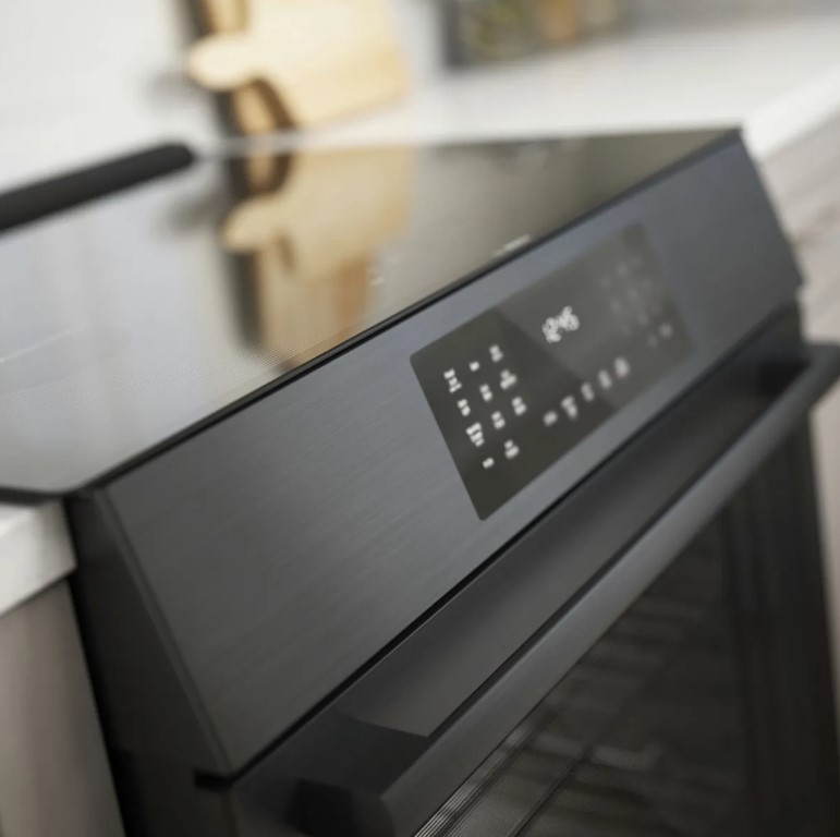 Black Bosch induction range's digital screen