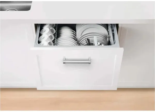 Overhead view of the Fisher & Paykel DD24DI9 N drawer dishwasher loaded with dishes 
