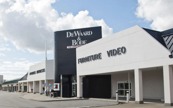 Front view of the DeWaard & Bode building