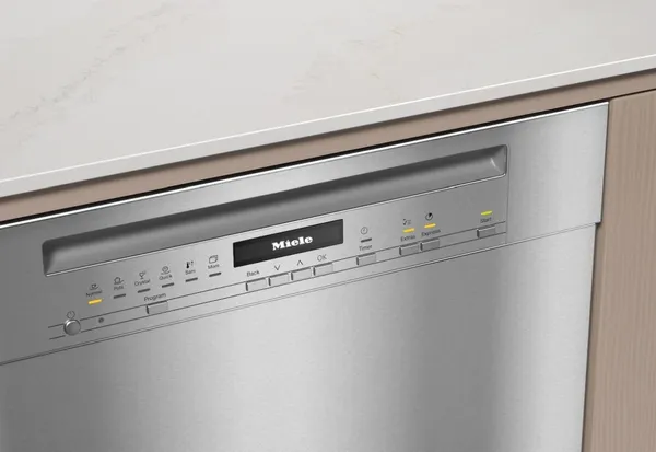 Close-up of the Miele G 7216 SCU control panel