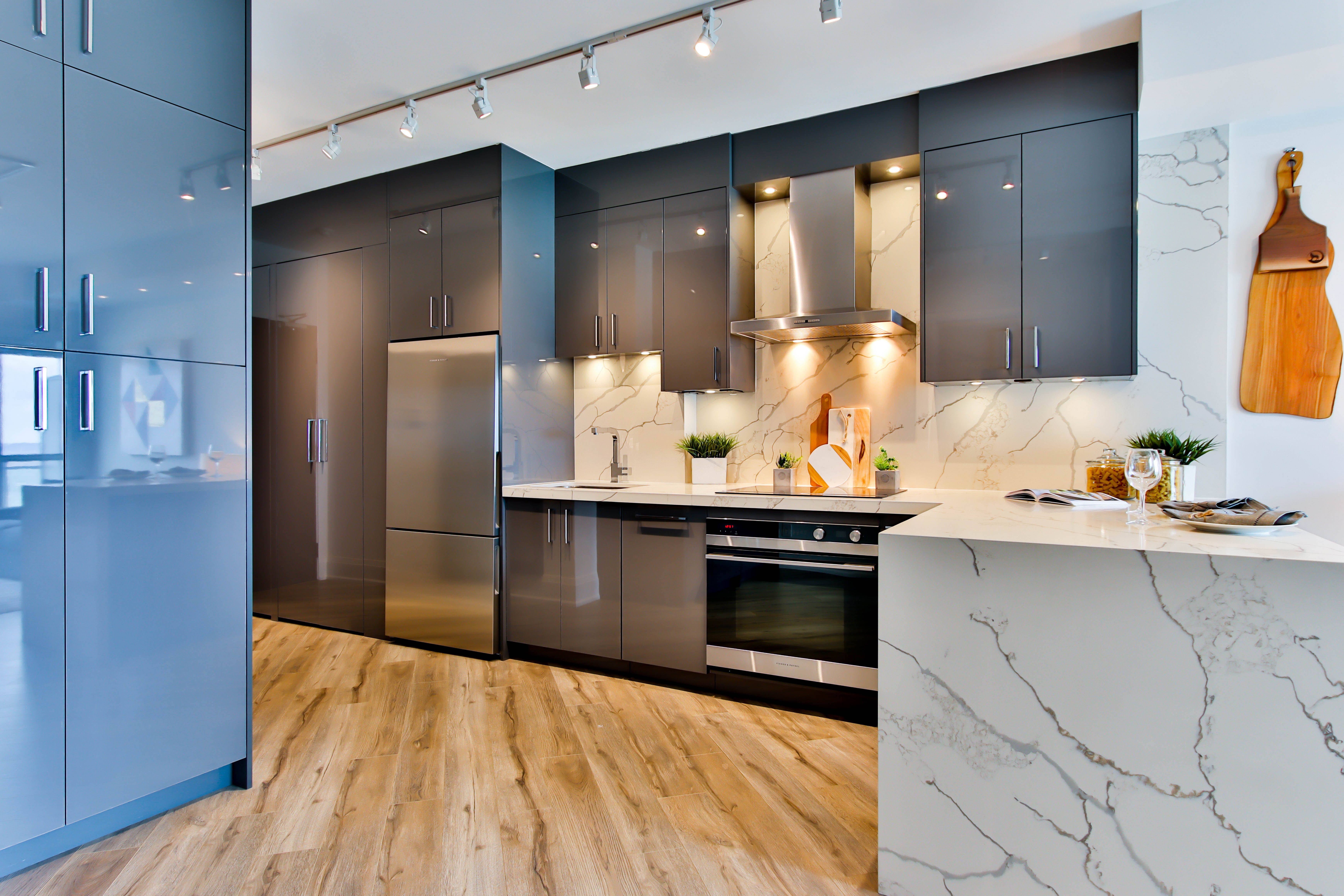 Modern Kitchen with Glossy Cabinets