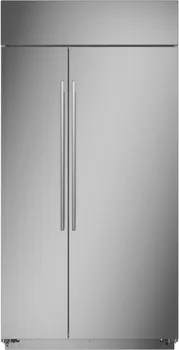 Front view of the Monogram ZISS420NNSS side by side refrigerator