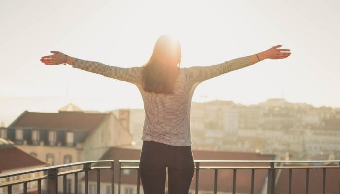 woman greeting the sun
