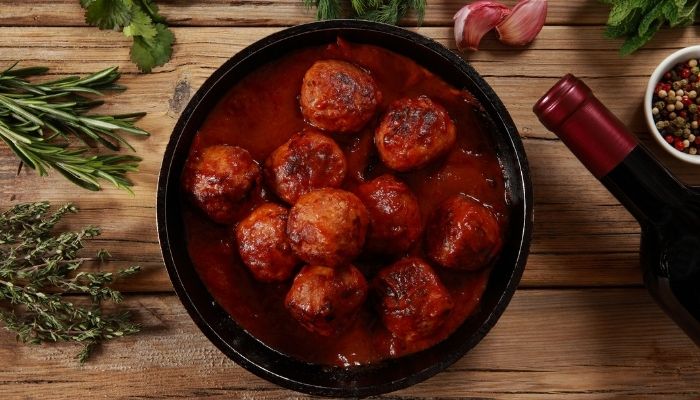 meatballs in a wine sauce