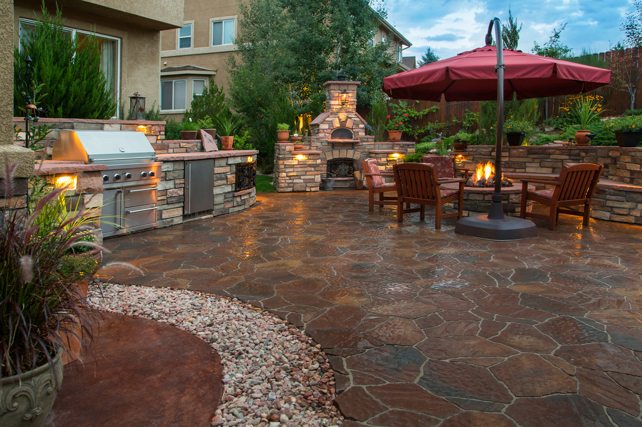 outdoor kitchen patio