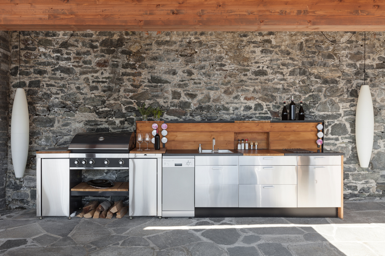 stone and brick outdoor kitchen