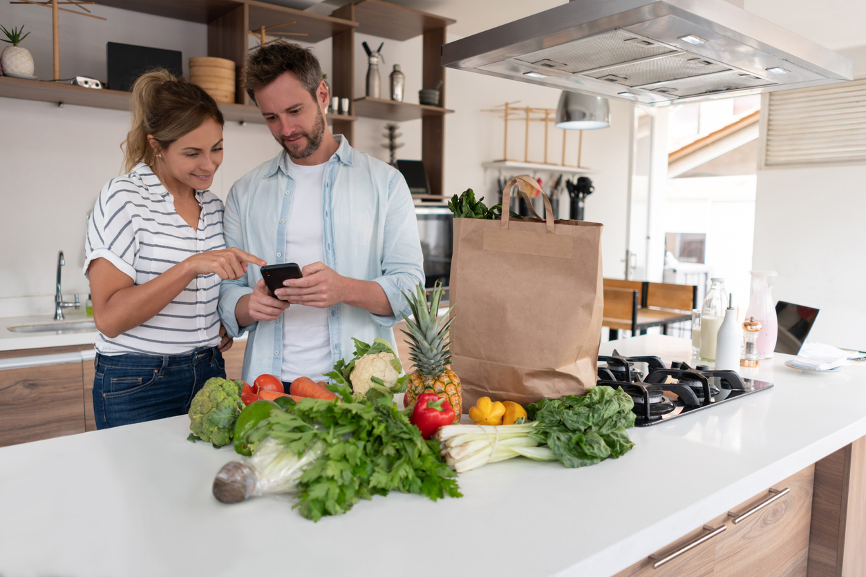 couple using their GE connectivity app