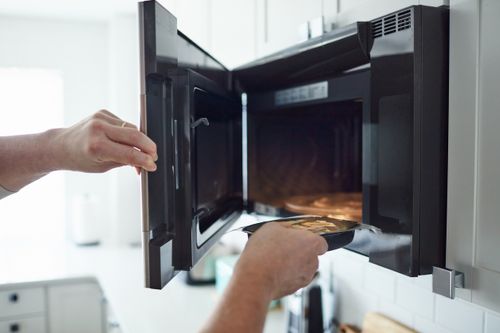 Warming up Food in Microwave