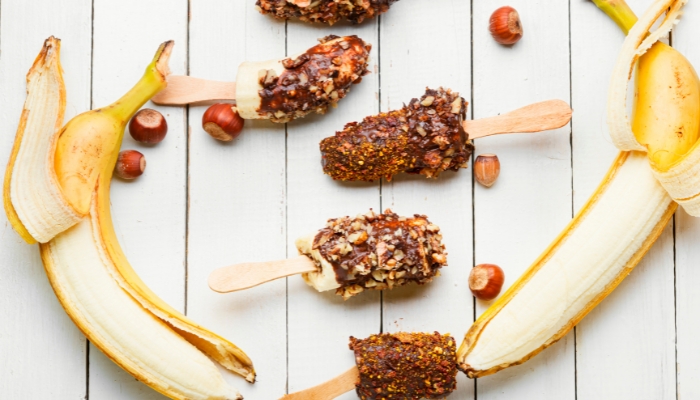 Bananas dipped in toppings