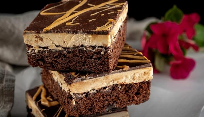Chocolate peanut butter pie bars
