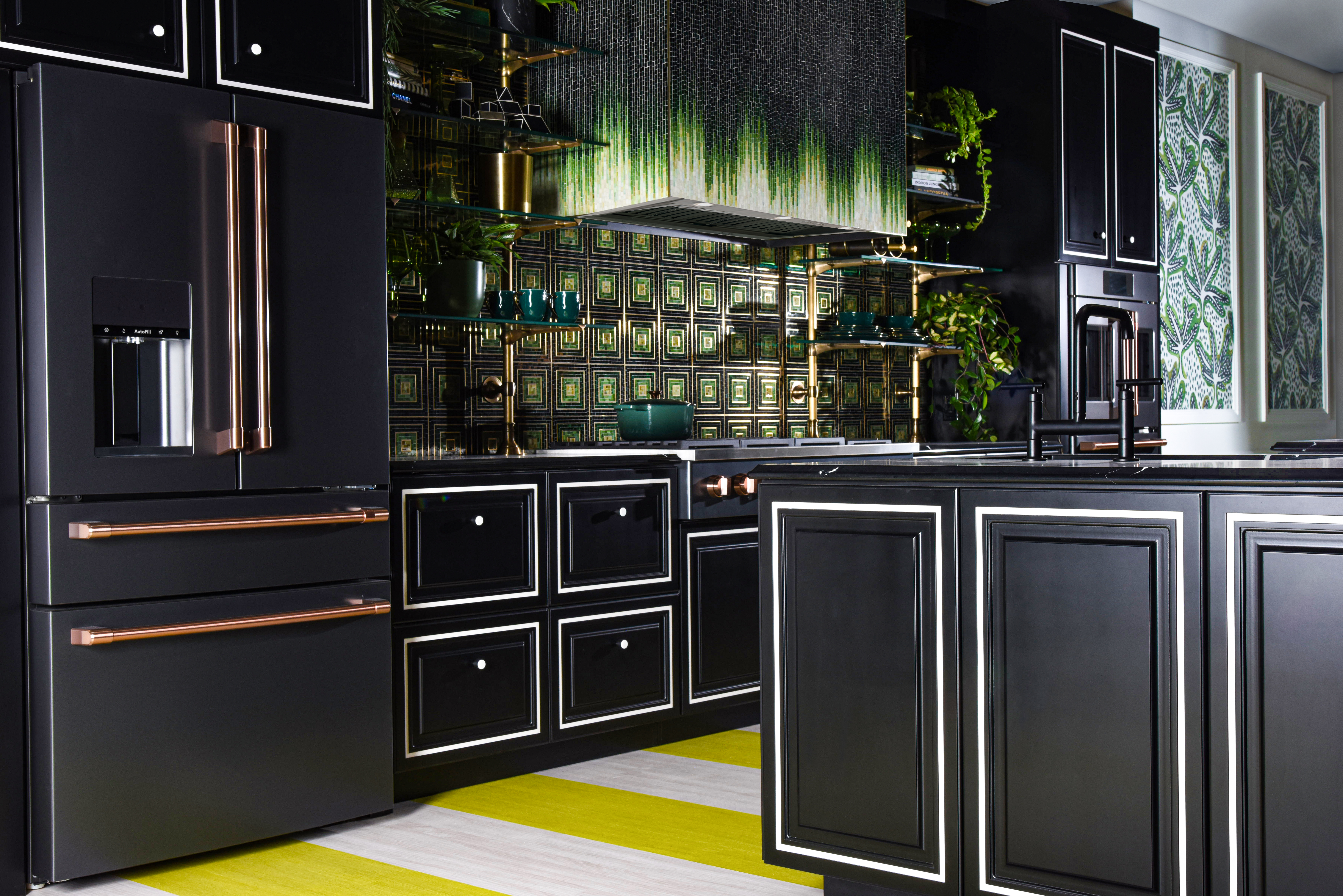 Cafe suite kitchen in black finish