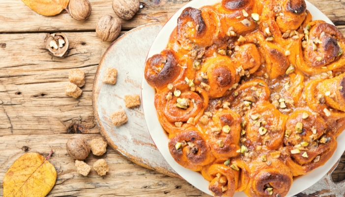 Pumpkin spice sticky buns