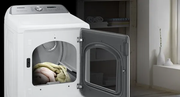 The Samsung DVE52A5500W dryer with its door open and full of laundry 