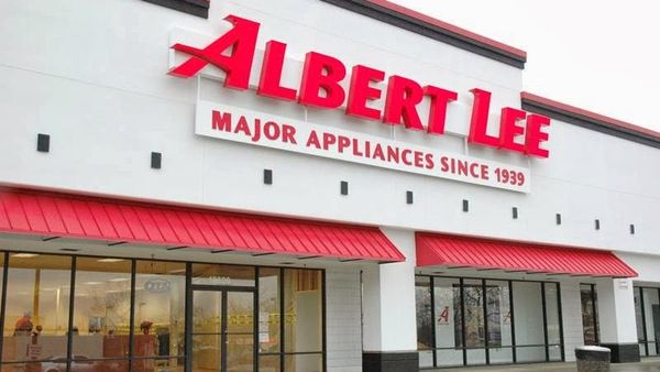 The exterior of Albert Lee's appliance store in Lynnwood, WA