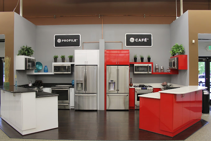GE Café and GE Profile refrigerator displays at Albert Lee Appliance