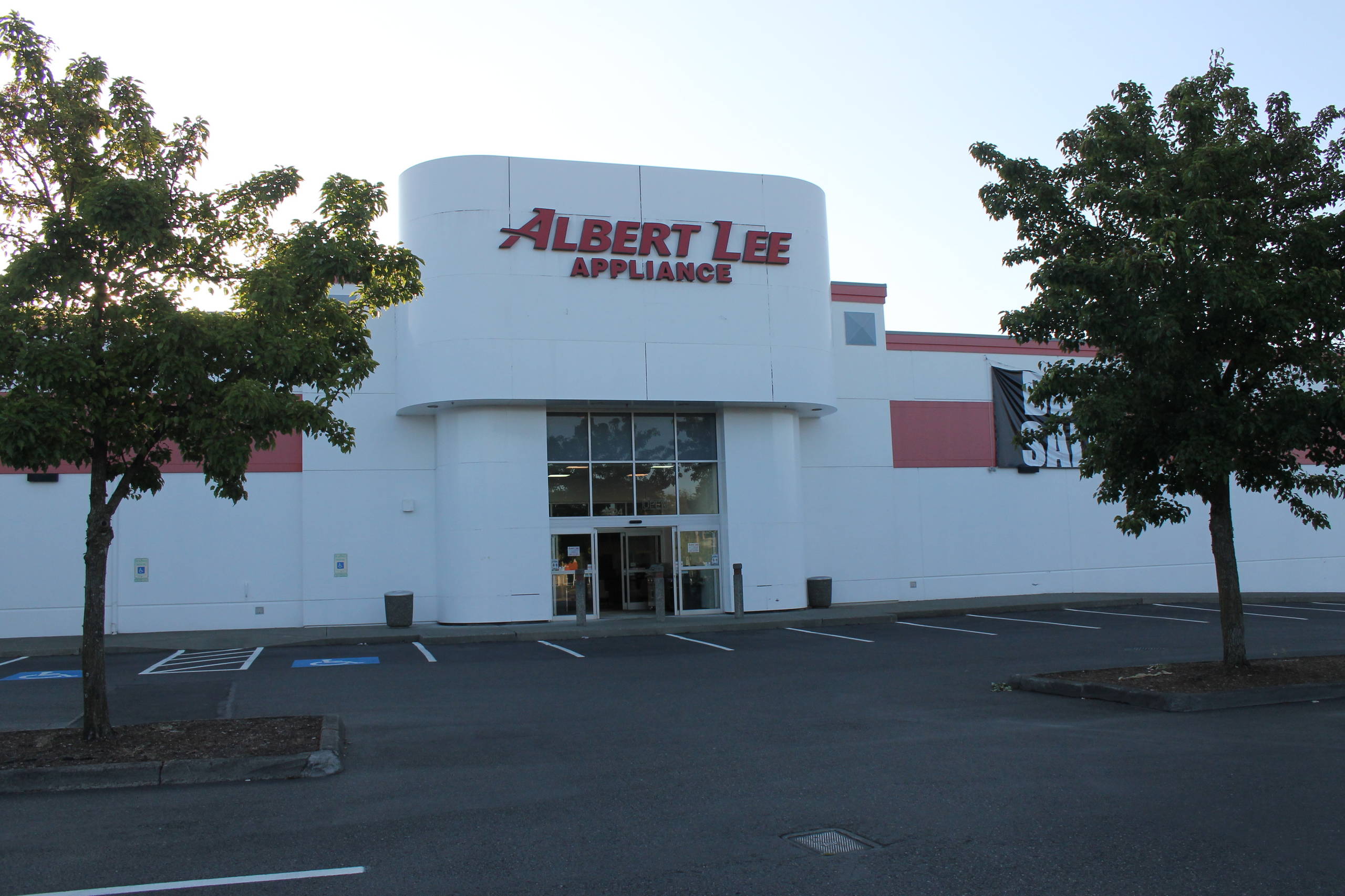Front of the Albert Lee Tacoma appliance store 