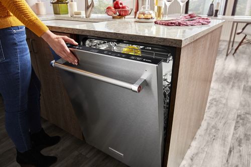 Closing a Built In Dishwasher