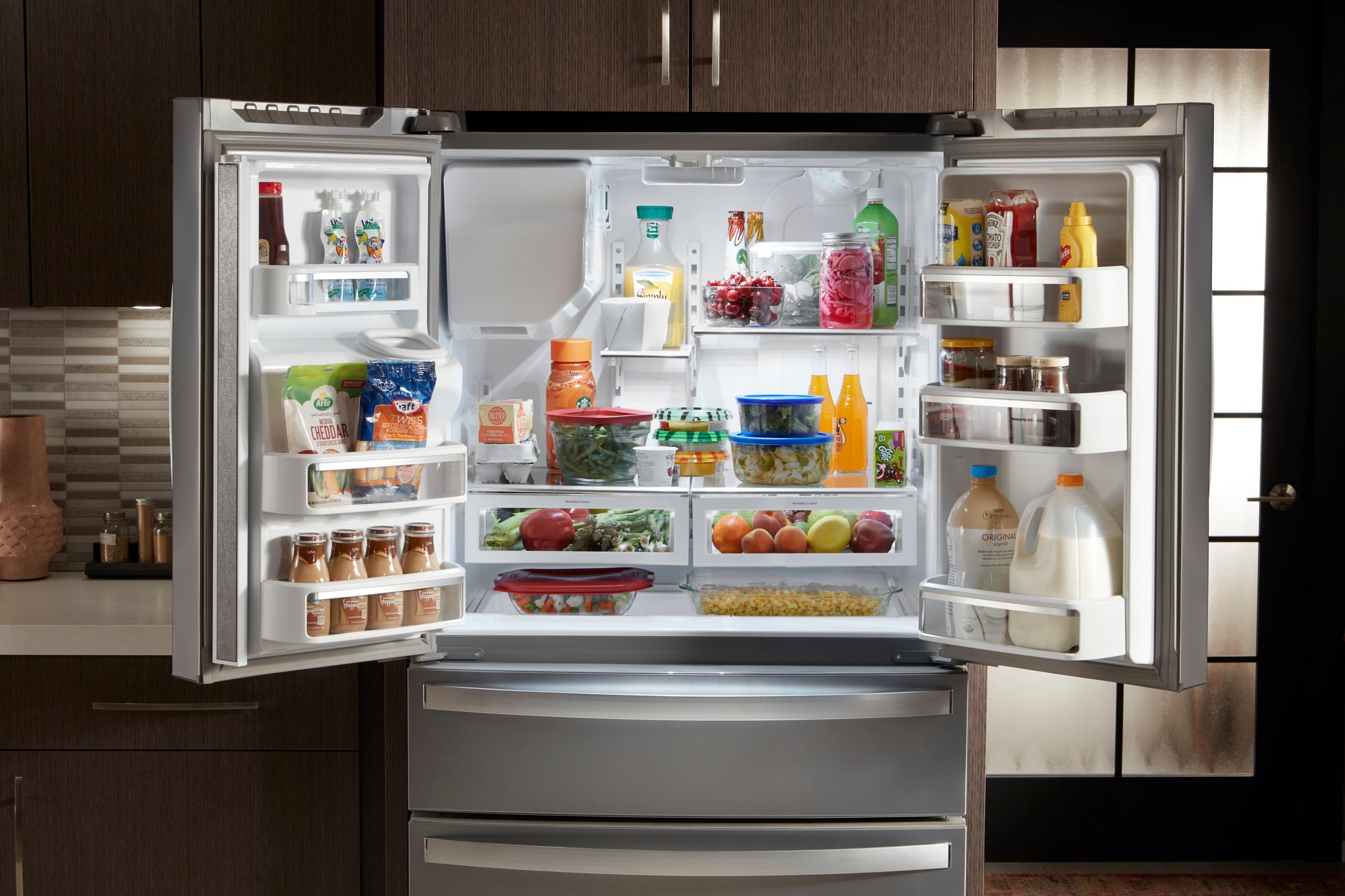 product image of Whirlpool WRX735SDHZ refrigerator