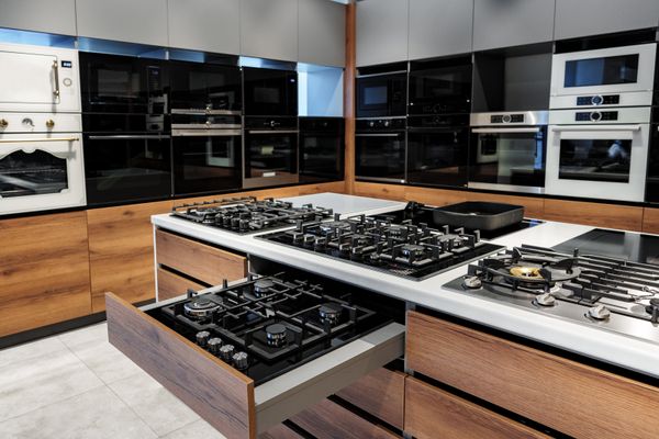 Various cooking appliances in a store 