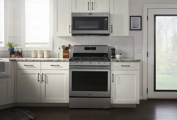 The Maytag MGR7700LZ range featured in a kitchen 
