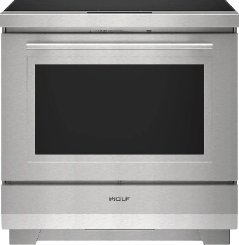 Front view of the Wolf IR36550/S/T induction range 