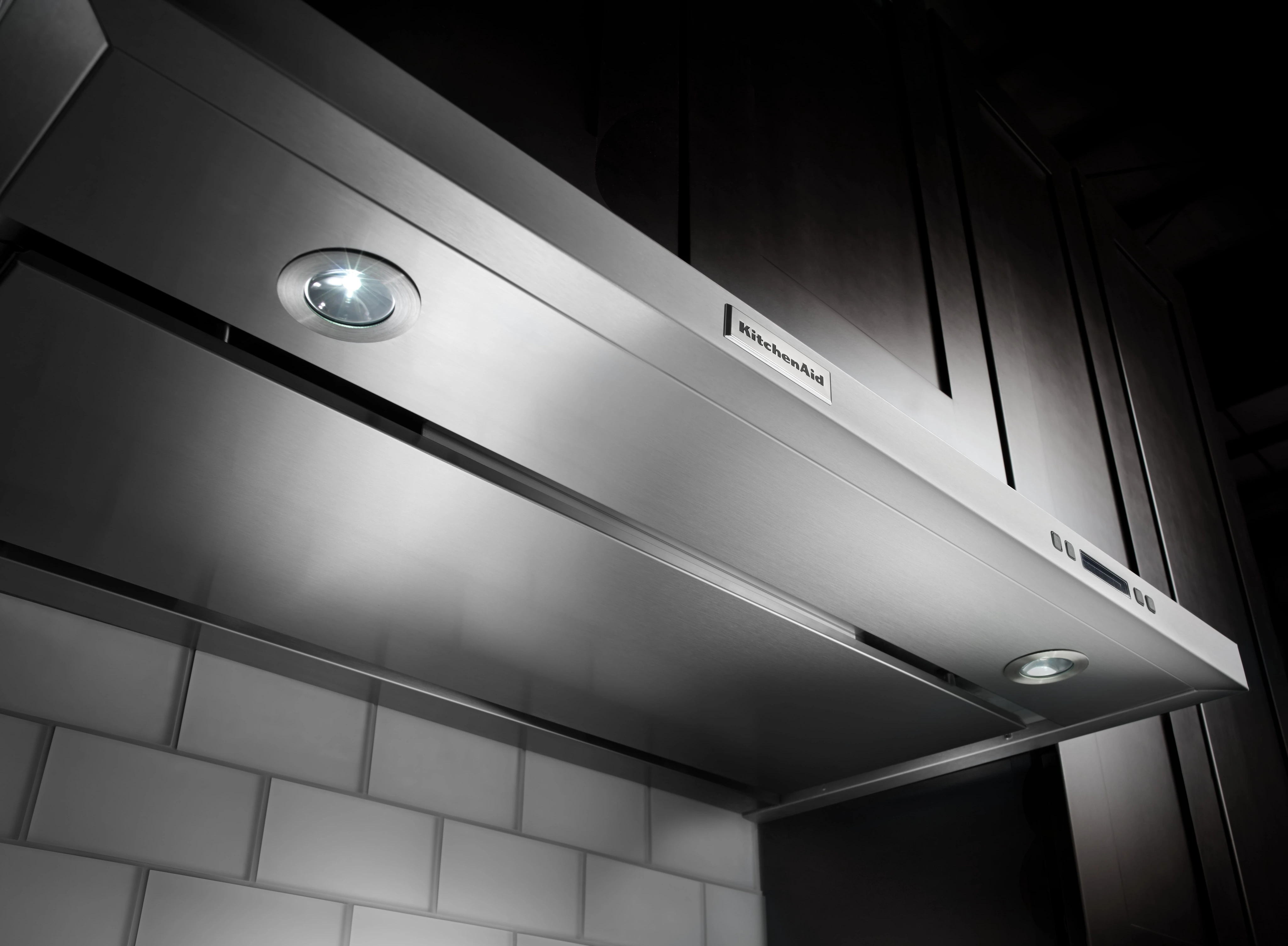  A dramatic underside view of the KitchenAid KVUB606DSS under cabinet range hood 