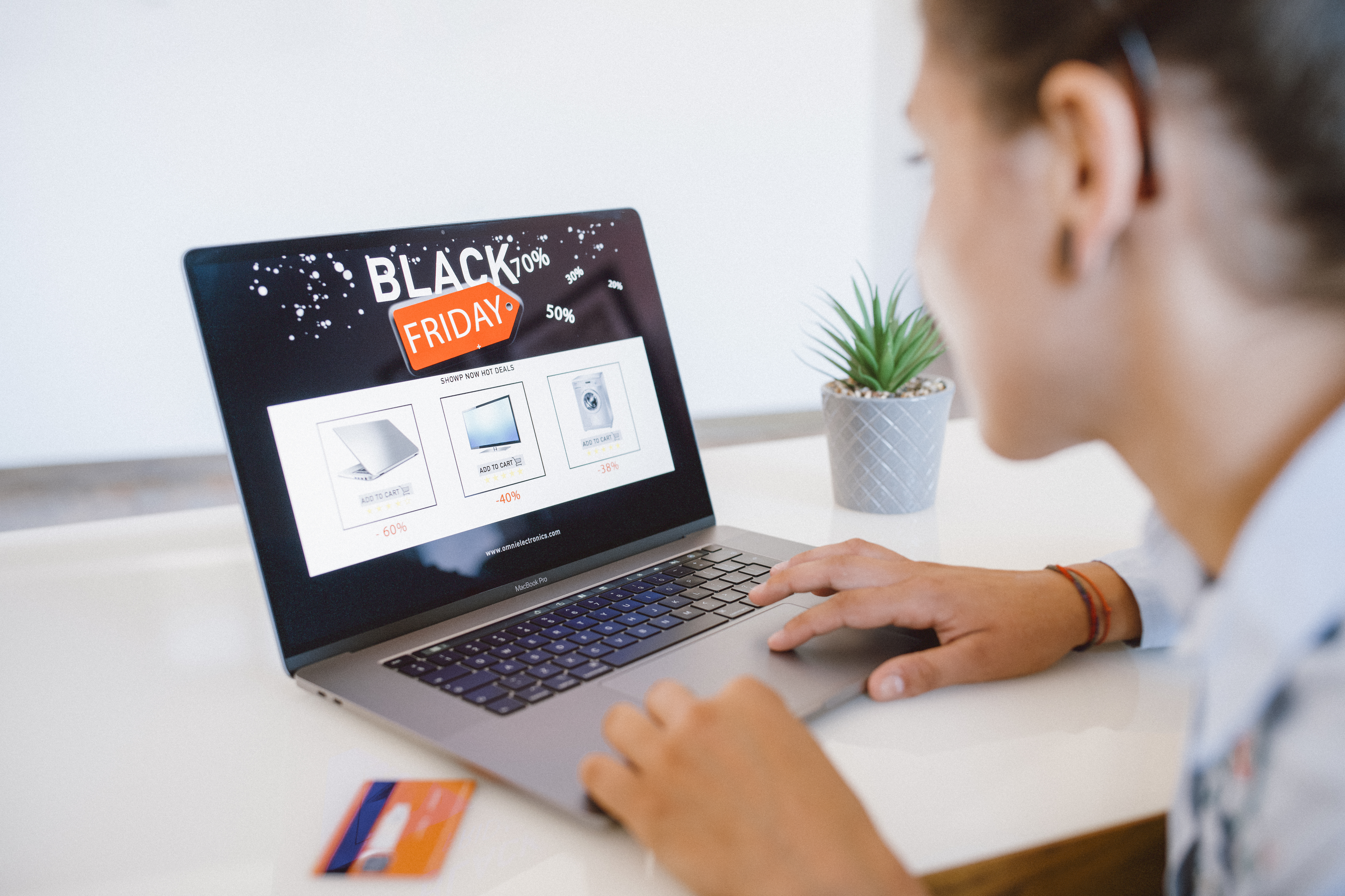 A woman shopping for Black Friday deals on a laptop 