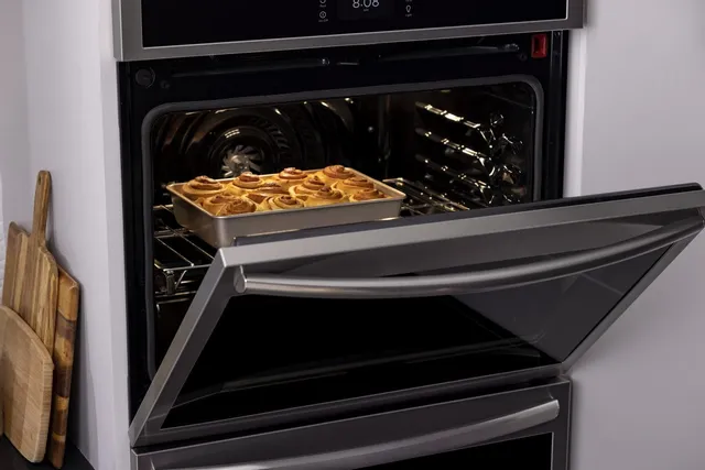 Cinnamon rolls baking inside the Frigidaire Gallery GCWS3067AF convection oven 