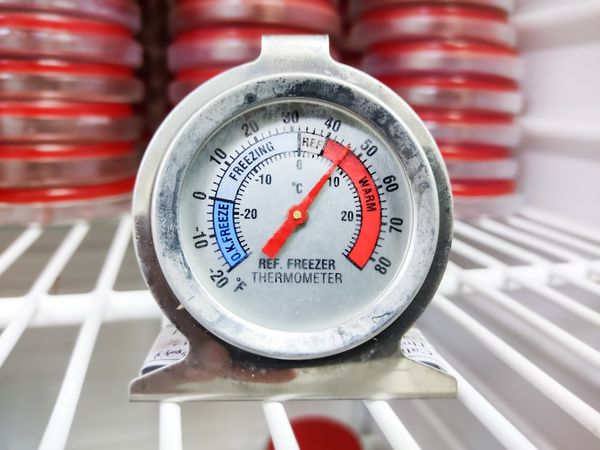 Thermostat in refrigerator