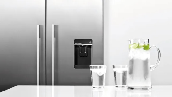 The Fisher & Paykel Series 7 RF170ADUSX4 N in a luxury kitchen 