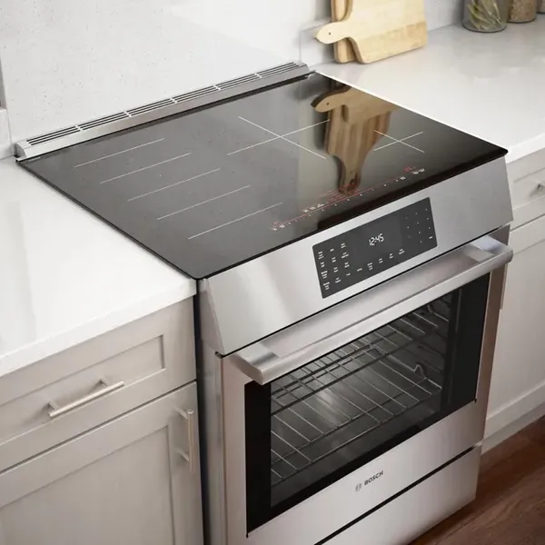 Overhead view of the Bosch Benchmark HIIP057U range 