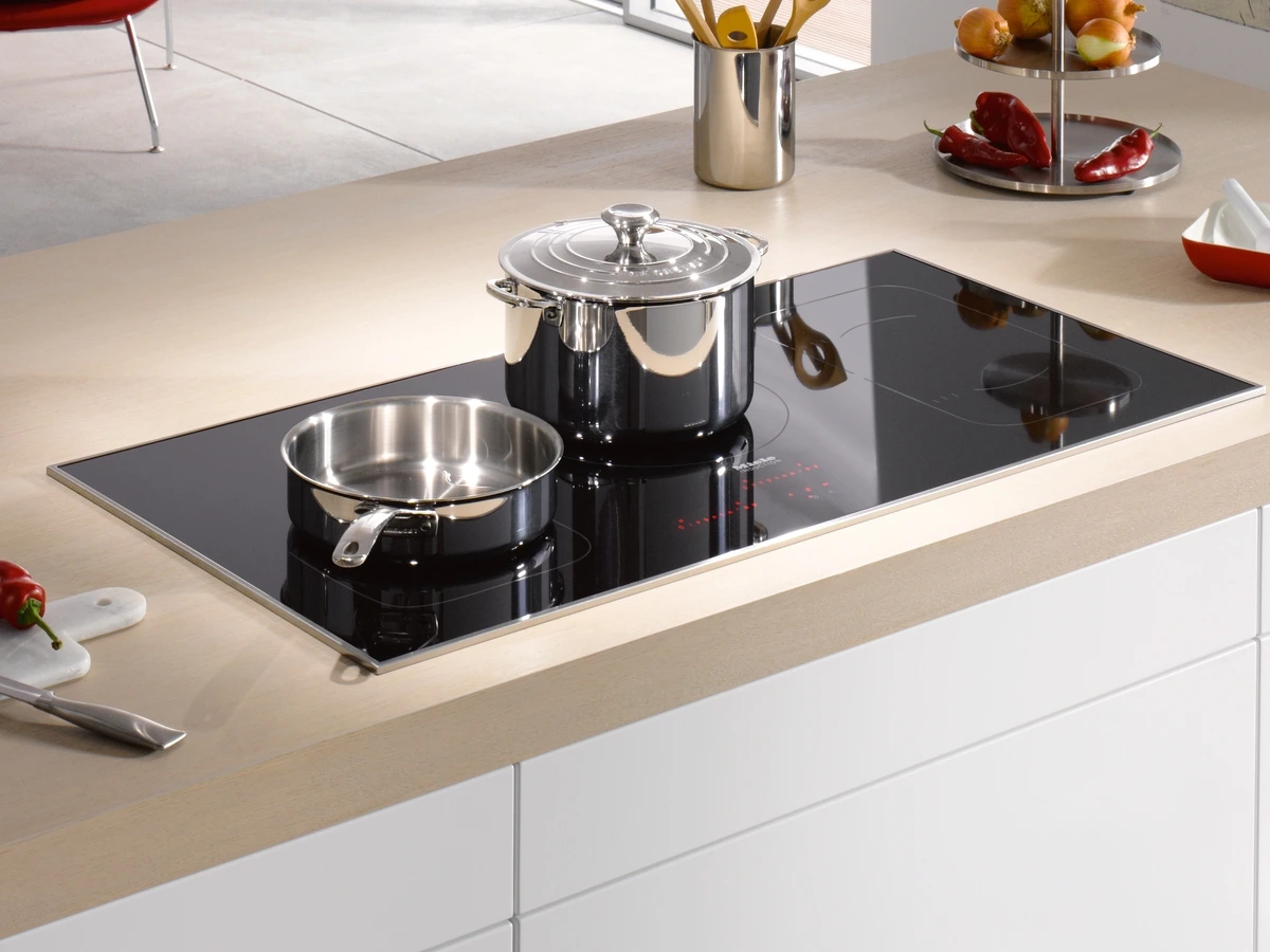 The Miele KM 6377 induction cooktop with cookware 