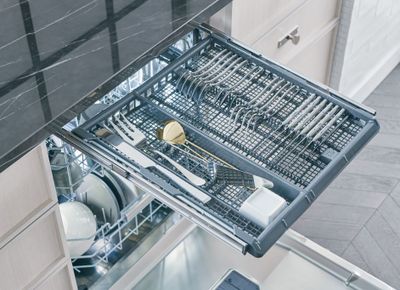 A Monogram dishwasher 3rd rack