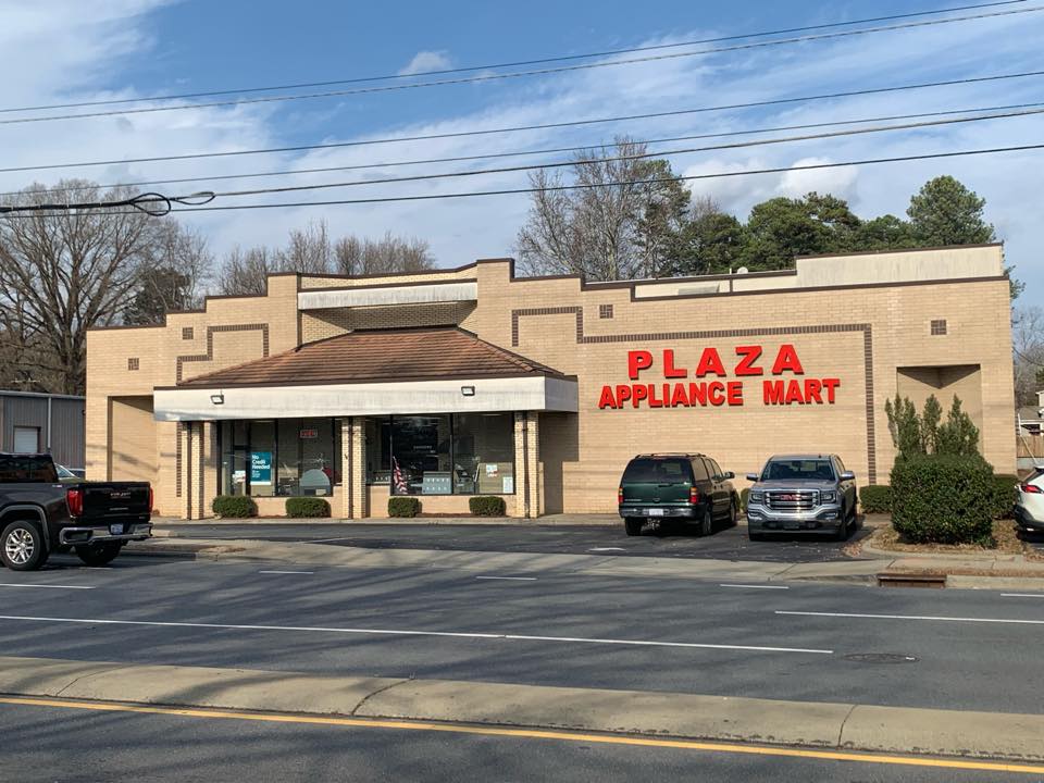 Outside view of the Plaza Appliance Mart 