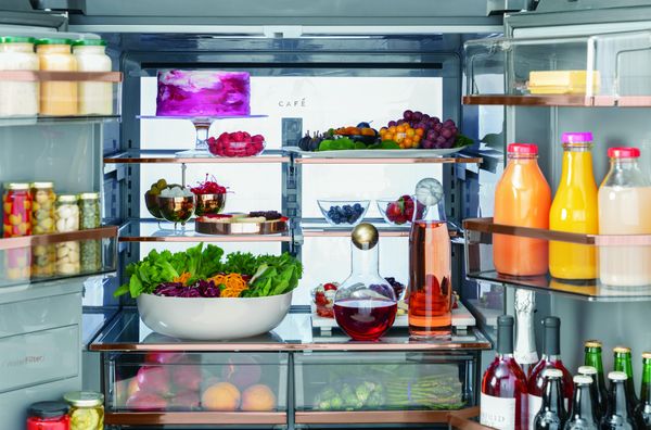 A look inside a Cafe French door refrigerator 