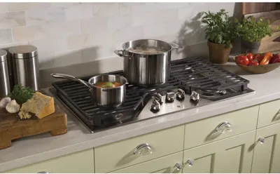The GE JGP5036SLSS cooktop featured with cookware 