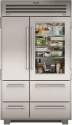 Front view of the Sub-Zero PRO series refrigerator 