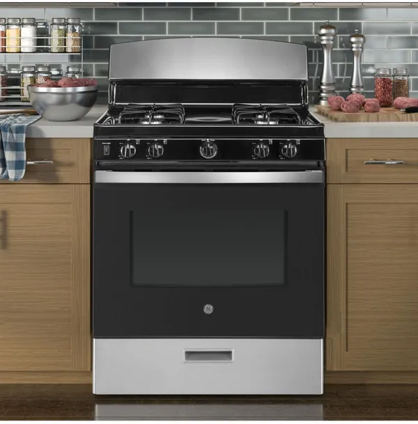 The GE JGBS30RETSS freestanding range featured in a kitchen