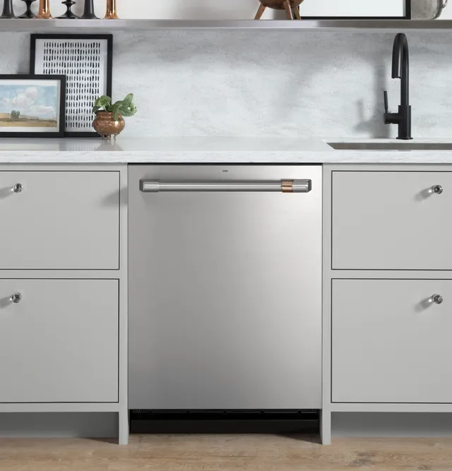Front view of the Café CDT805P2NS1 dishwasher 