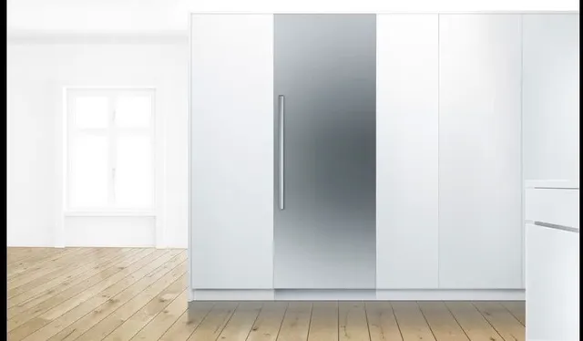 Front view of the Bosch Benchmark B30IR905SP column refrigerator 