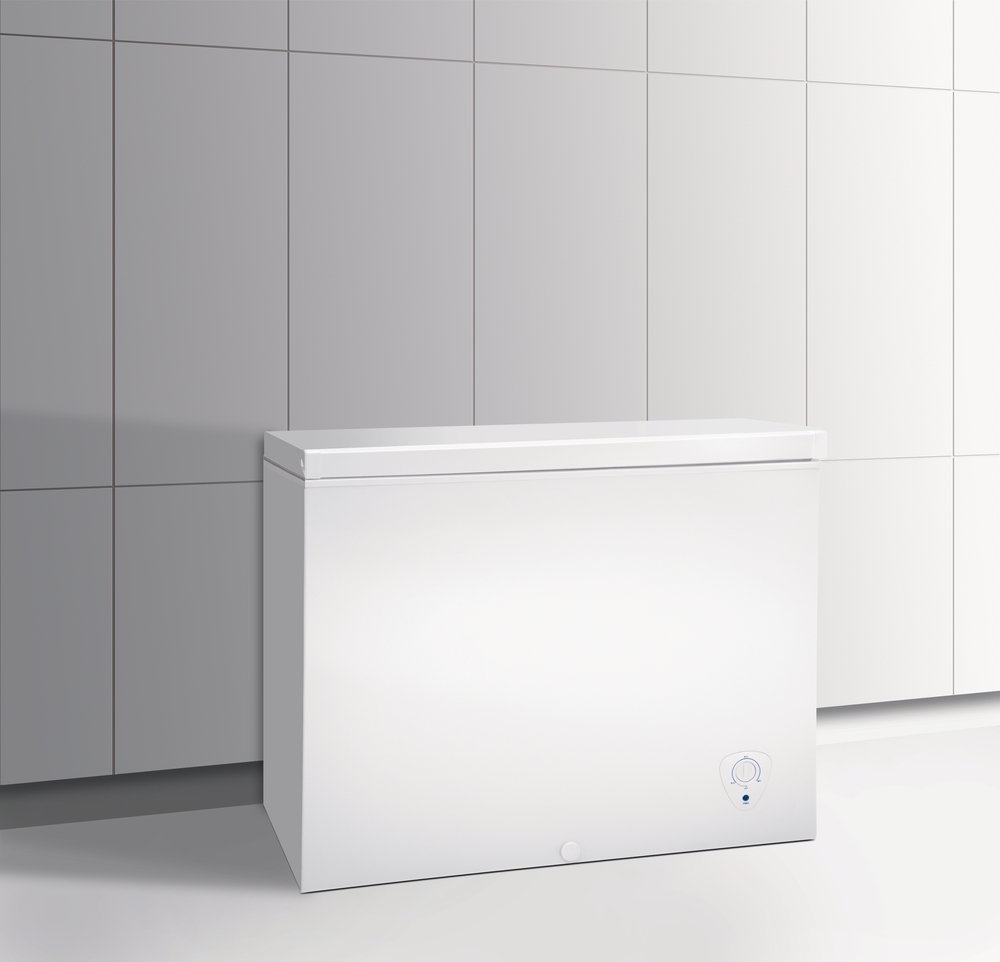 Frigidaire FFFC09M1RW chest freezer against tiled wall