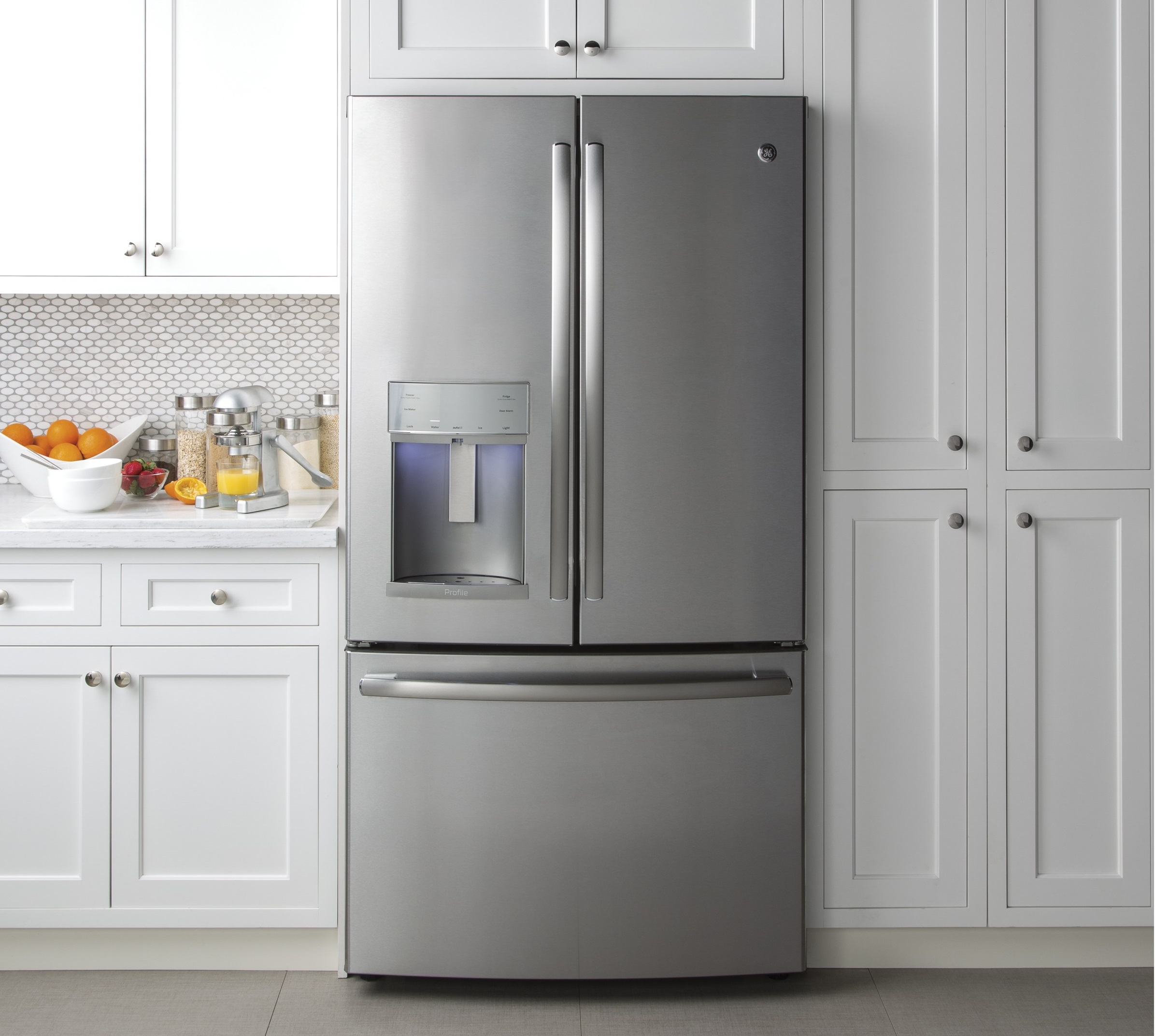 Front view of GE Profile PFD28KSLSS French door refrigerator 