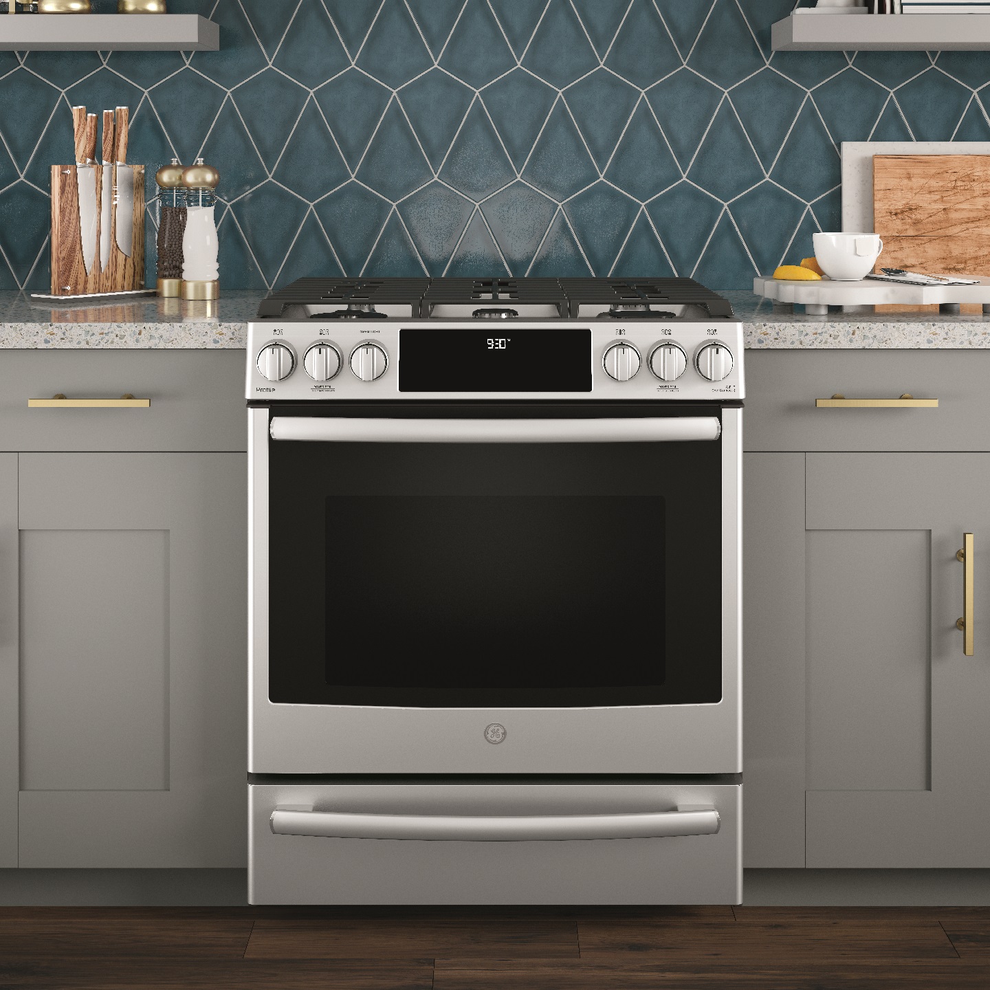 Front view of GE Profile PGS930SELSS dual fuel range 